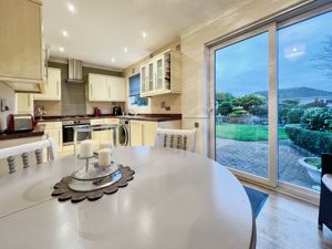 Kitchen diner- click for photo gallery